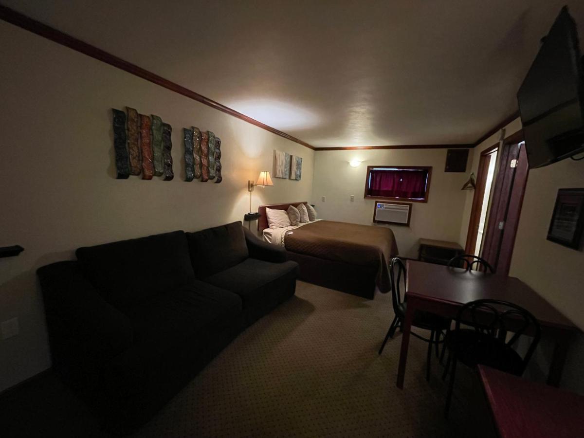 Highland Court 2*