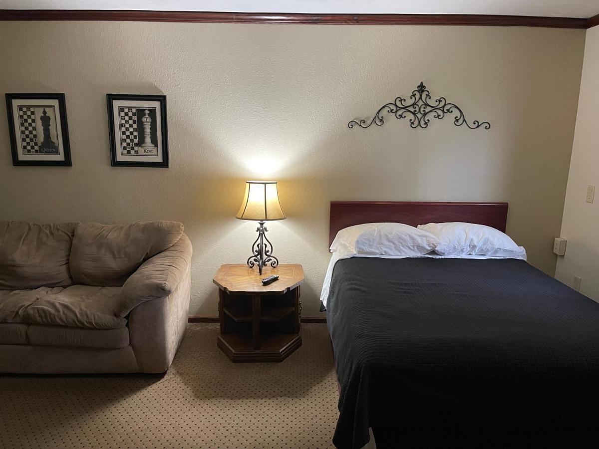 Highland Court Motel Fairmont